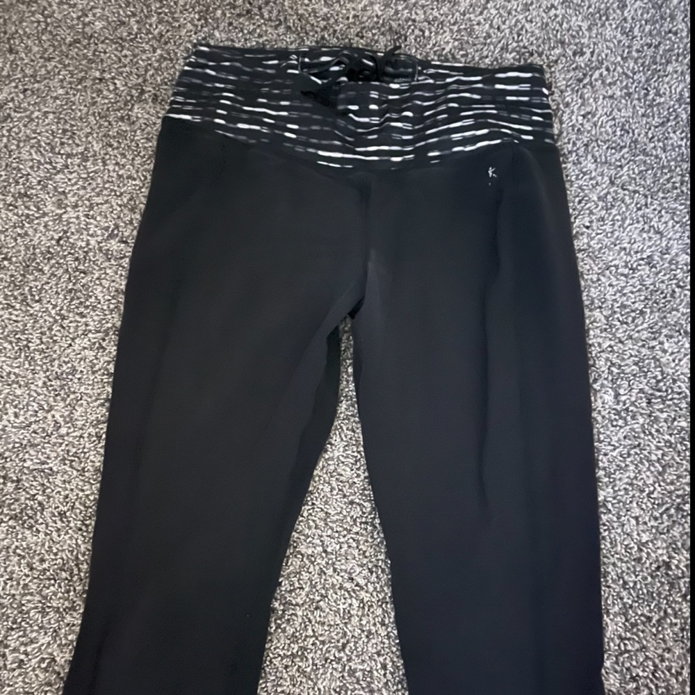 black crop active leggings